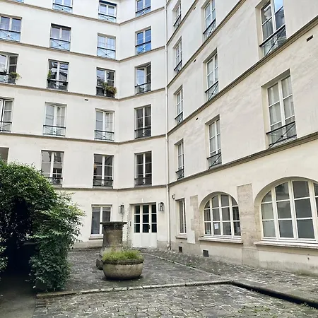 Appartement Spacious & Luxurious Parijs