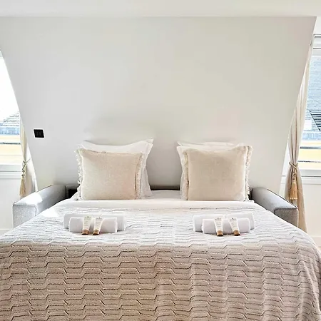 Spacious & Luxurious Apartment Paris