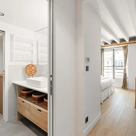 Spacious & Luxurious Apartment