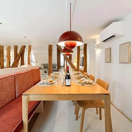 Spacious & Luxurious Apartment