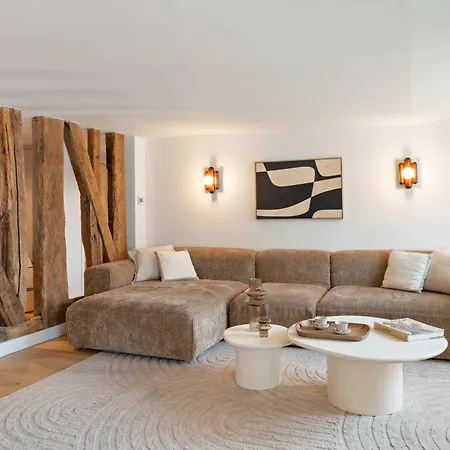 Spacious & Luxurious Apartment *